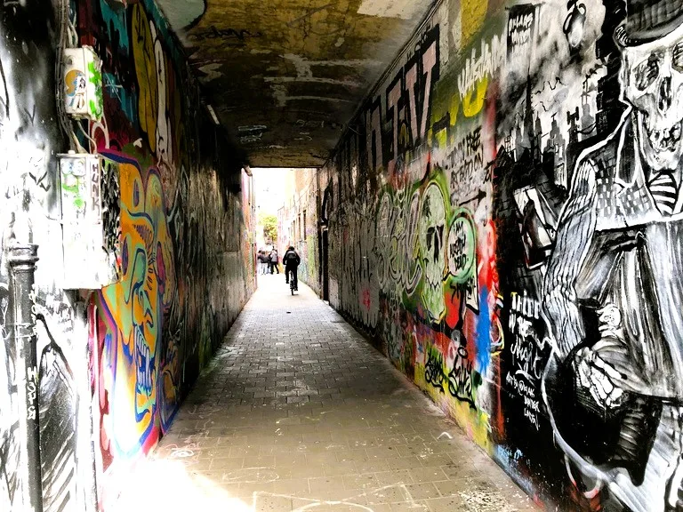 ベルギーのゲントにあるグラフィティ・ストリート