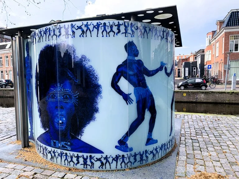 オランダのフローニンゲンにあるアートが描かれた公衆トイレ(Urinoir)