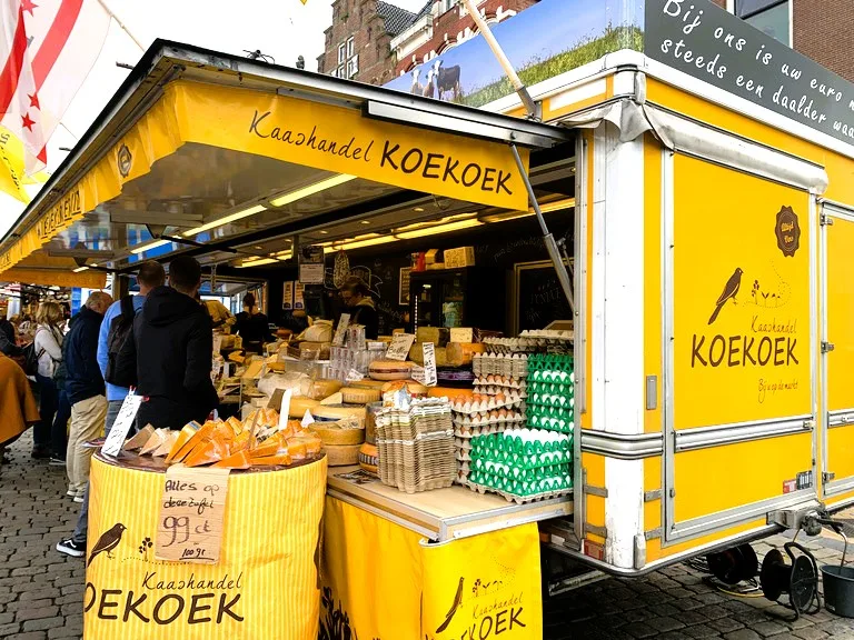 オランダ、フローニンゲンのグローテ・マルクト(Grote Markt)のチーズ屋さん