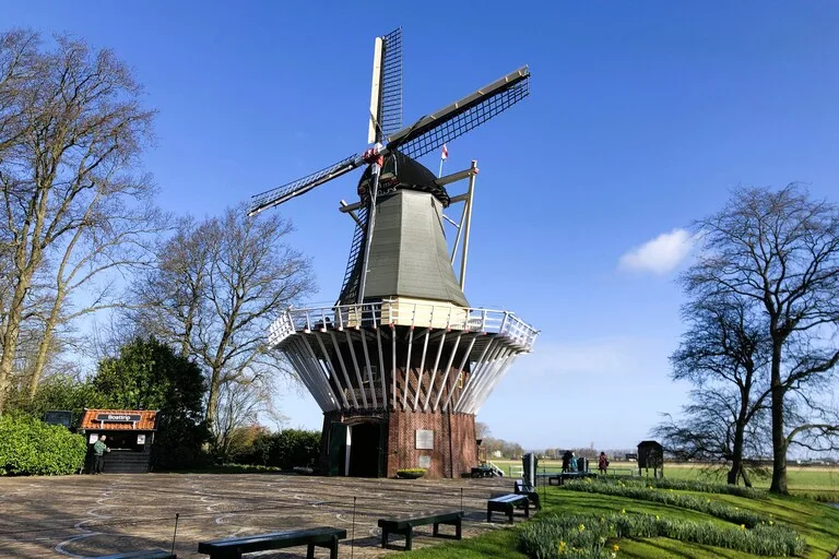 キューケンホフ公園のシンボル的存在の風車