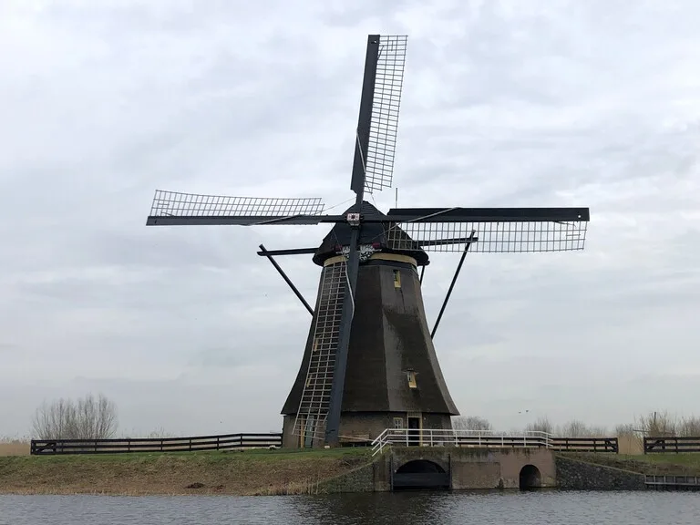 生活の様子が残るキンデルダイク(Kinderdijk)の風車