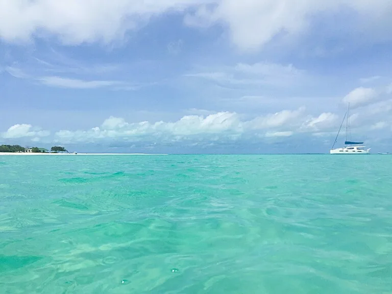 ロスロケス諸島のマドリスキー島（Madrisquí）