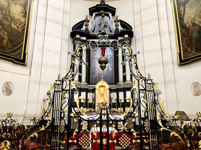 ベルギーのナミュールにあるサン・ルー大聖堂（Saint-Aubain Cathedral）