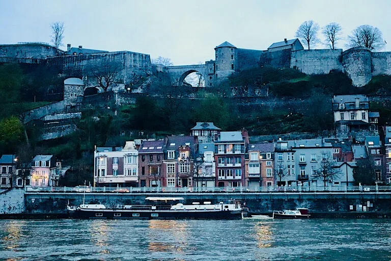 ベルギー、ナミュール要塞とマース川