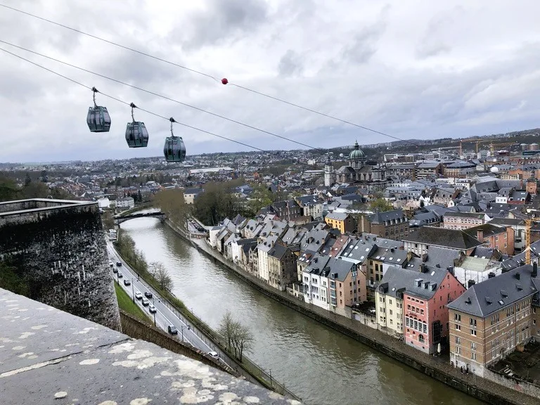 ベルギー、ナミュール要塞と旧市街をつなぐケーブルカー