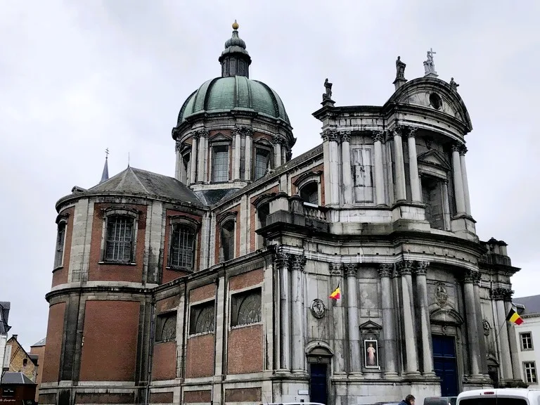 ベルギーのナミュールにあるサン・ルー大聖堂（Saint-Aubain Cathedral）