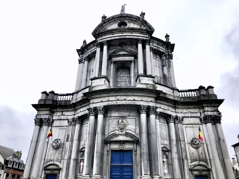 ベルギーのナミュールにあるサン・ルー大聖堂（Saint-Aubain Cathedral）