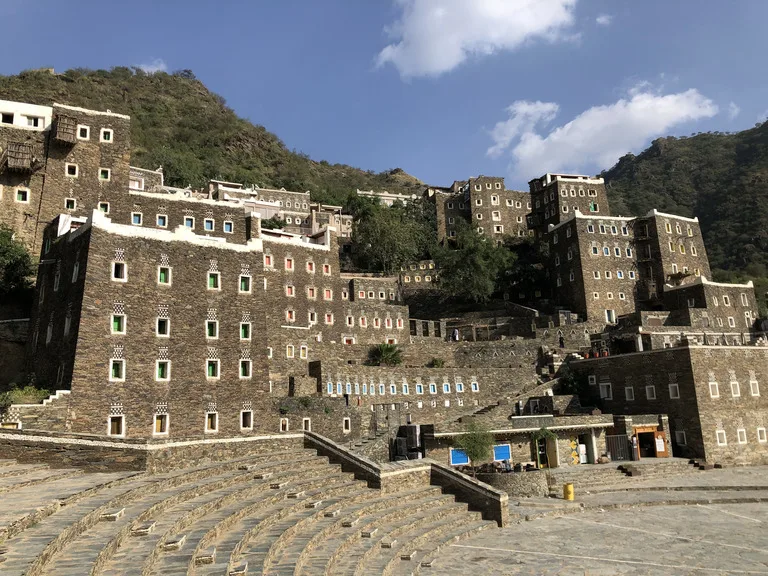 アスィール地方に位置するリジャル・アルマアの全景