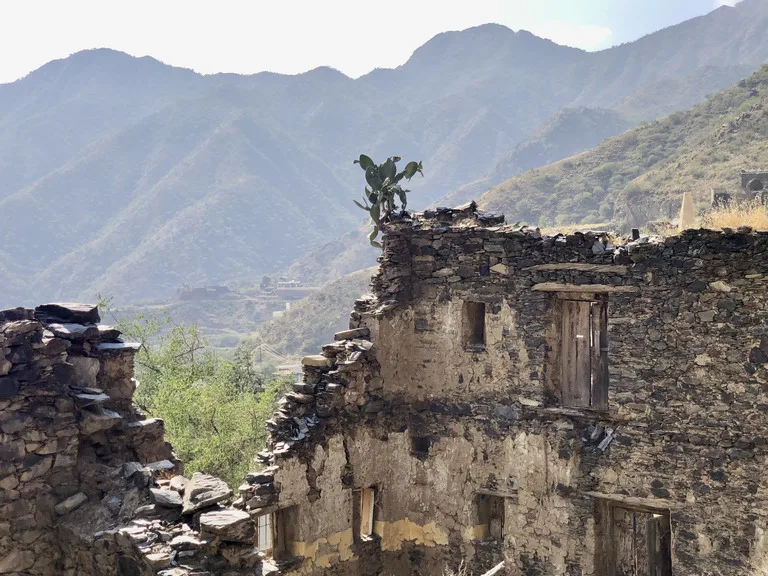 時間がゆっくり流れるリジャル・アルマアの山岳集落