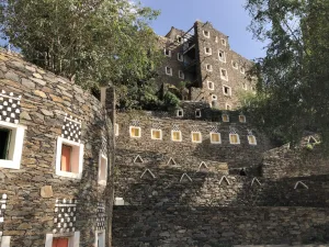 時間がゆっくり流れるリジャル・アルマアの山岳集落