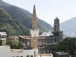 サウジアラビア南西部にあるリジャル・アルマアの伝統的な石造りの村