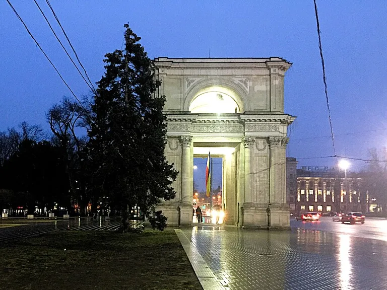モルドバの首都、キシナウにある凱旋門（Triumphal Arch）