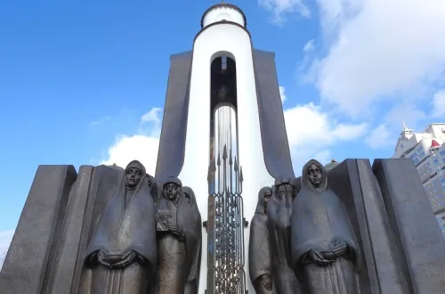 ベラルーシの首都ミンスクにある勇気と悲しみの島（Island of Courage and Sorrow）