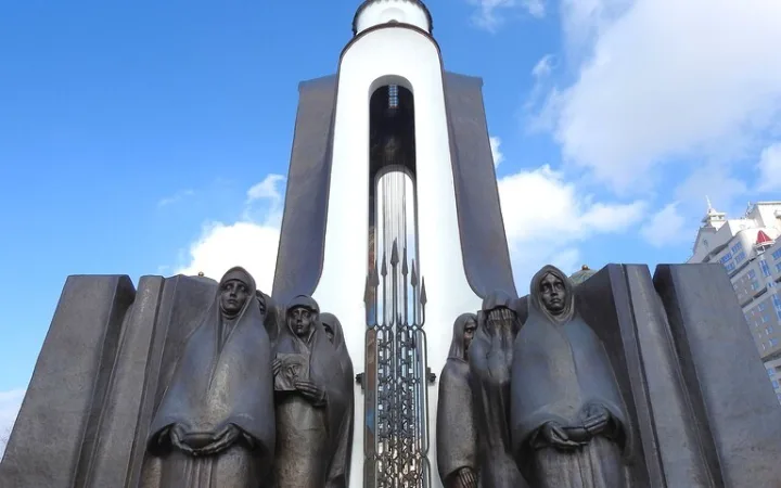 ベラルーシの首都ミンスクにある勇気と悲しみの島（Island of Courage and Sorrow）