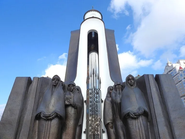 ベラルーシの首都ミンスクにある勇気と悲しみの島（Island of Courage and Sorrow）