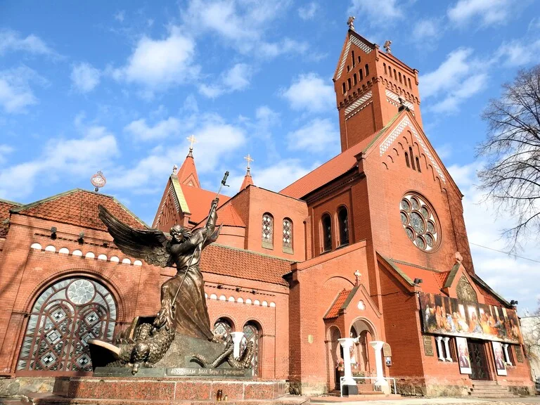 ベラルーシの首都ミンスクにある聖シモン・聖ヘレナ教会（Church of Saints Simon and Helena）