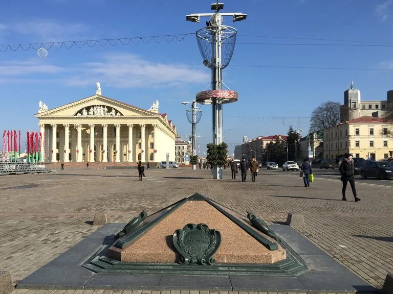 ベラルーシの首都ミンスクにある十月広場（October Square）