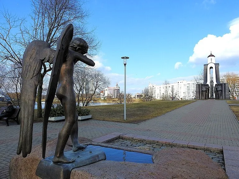 ベラルーシの首都ミンスクにある勇気と悲しみの島（Island of Courage and Sorrow）