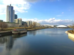 ベラルーシ ミンスクのドニエプル川の風景