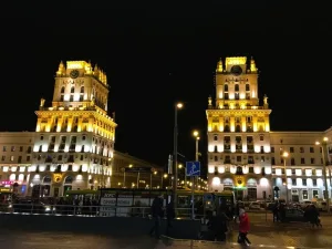 ベラルーシの首都ミンスクの駅（Minsk-Passazhirskij）夜景