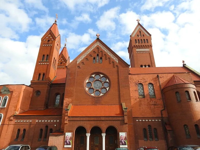 ベラルーシの首都ミンスクにある聖シモン・聖ヘレナ教会