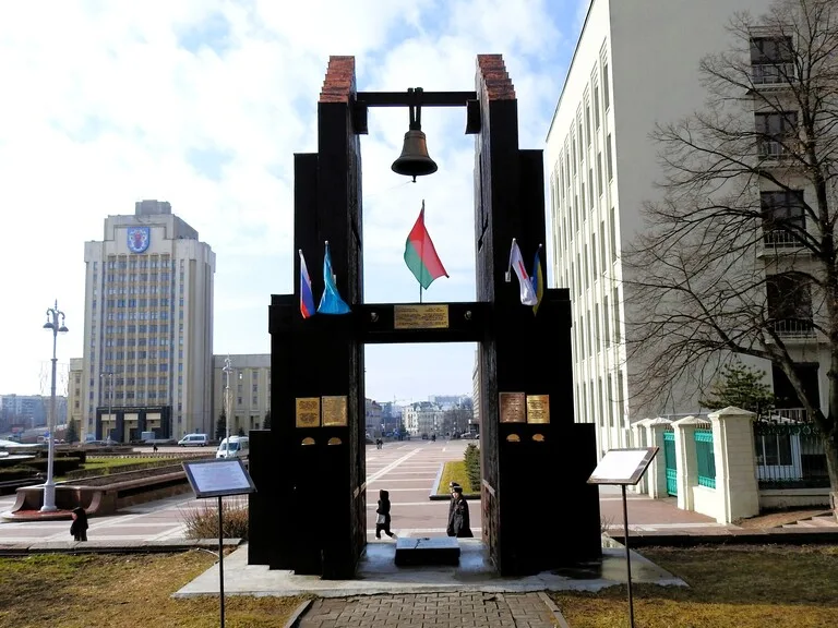 ベラルーシ・ミンスクの聖シモン・聖ヘレナ教会にあるナガサキの鐘（Bell of Nagasaki）