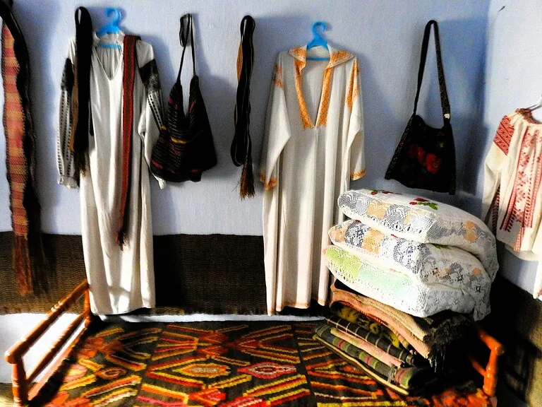 モルドバのお土産、刺繡などの工芸品