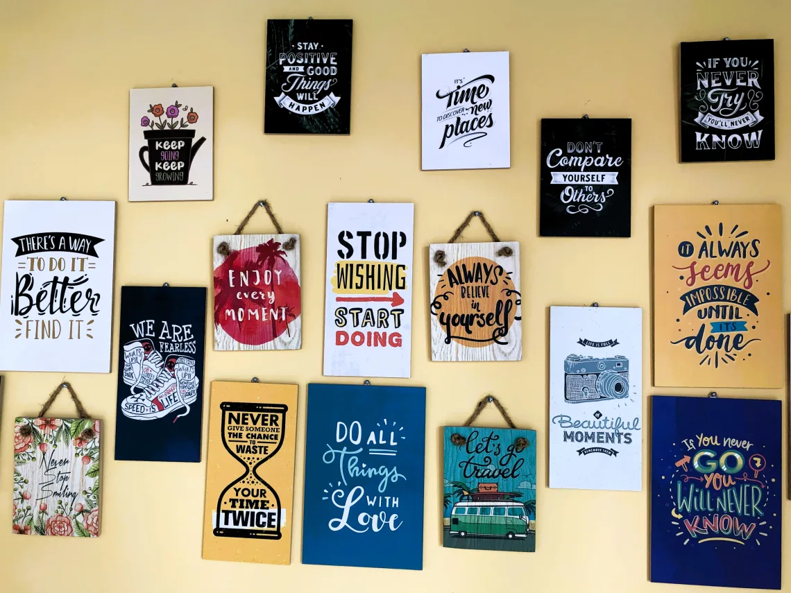 明言、格言を書いたプレートたち