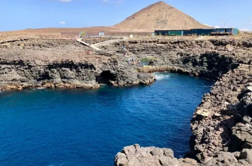 カーボベルデ 火山と海