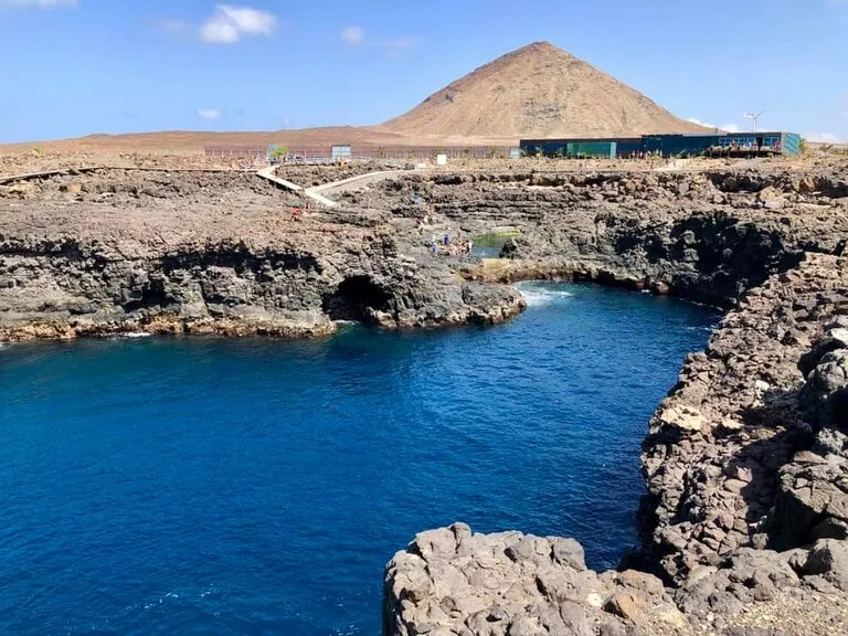 カーボベルデ 火山と海