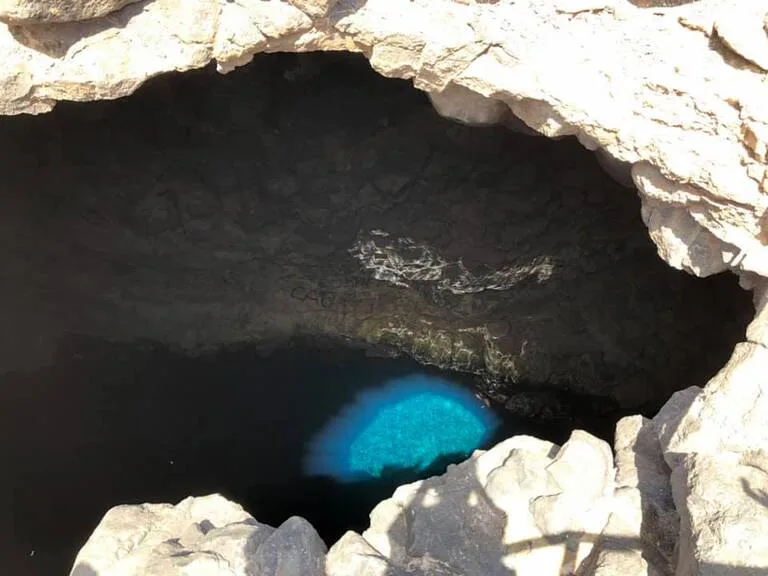 カーボベルデのサル島にあるブルーアイ