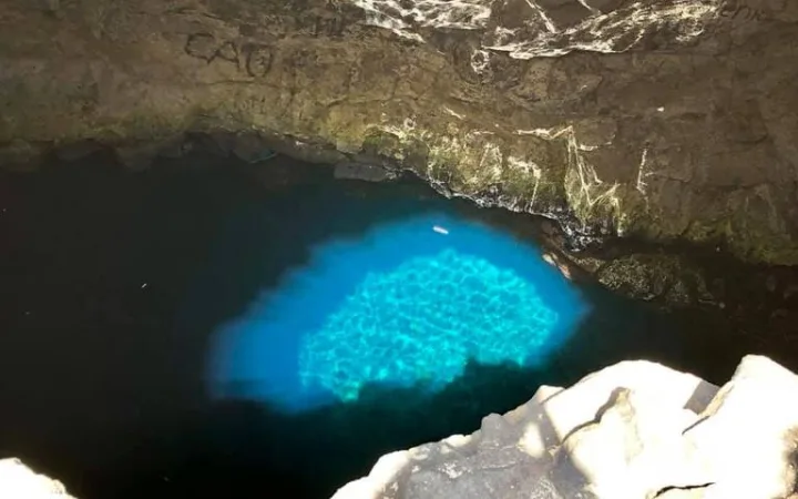 カーボベルデの観光名所、ブルーアイ