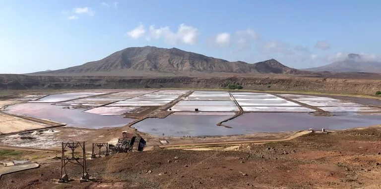 カーボベルデのペドラ・デ・ルメの塩湖（Pedra de Lume Salinas）