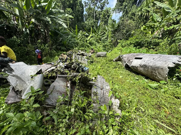 ブーゲンビル島のジャングルに残る山本五十六搭乗機の残骸