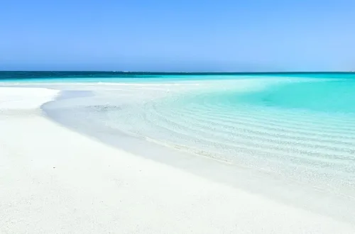 オーストラリア ターコイズビーチ 白砂のビーチと水平線