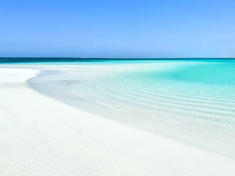オーストラリア ターコイズビーチ 白砂のビーチと水平線
