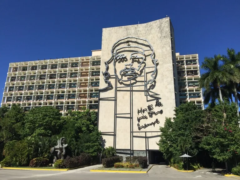 キューバの首都ハバナにあるチェ・ゲバラの壁記念碑(Monumento al Che Guevara)