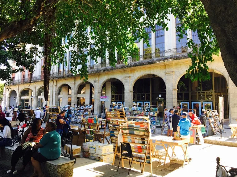 ハバナのアルマス広場(Plaza de Armas)