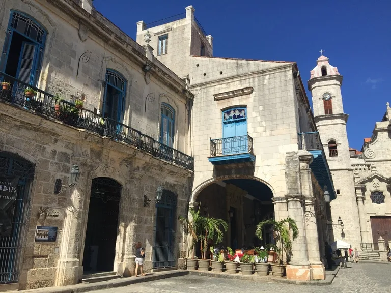 ハバナのカテドラル広場(Plaza de la Catedral)