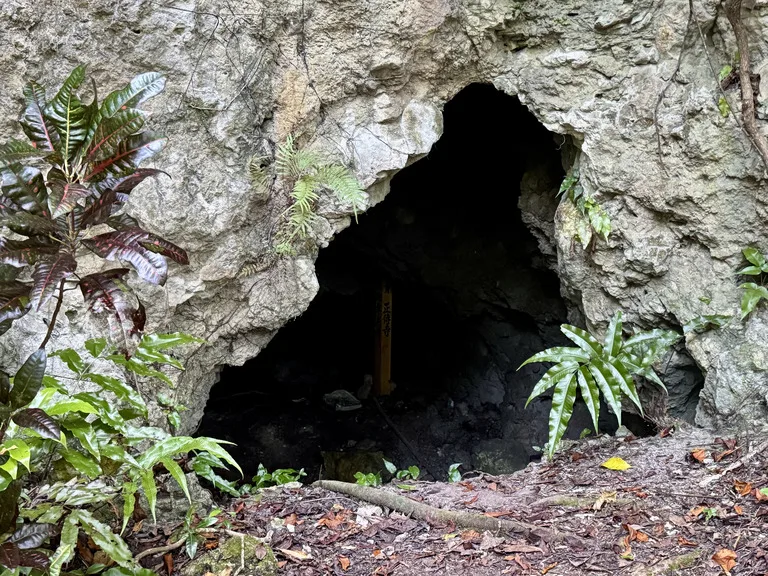ペリリュー島のブラッディノーズリッジ（大山） Bloody Nose Ridgeにある日本軍の洞窟跡