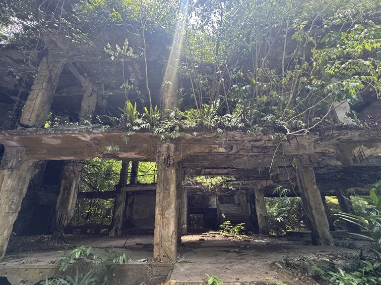 ペリリュー島にある日本軍総司令部跡（Japanease Military Headquarters）