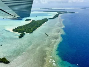 パラオの遊覧飛行から見下ろすロックアイランドの風景