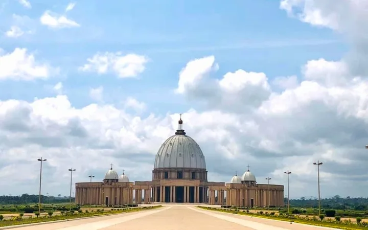 コートジボワールのヤムスクロにある平和の聖母聖堂（Basilica of Our Lady of Peace）
