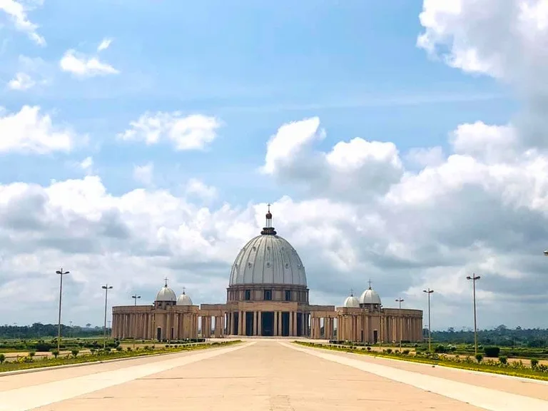 コートジボワールのヤムスクロにある平和の聖母聖堂（Basilica of Our Lady of Peace）