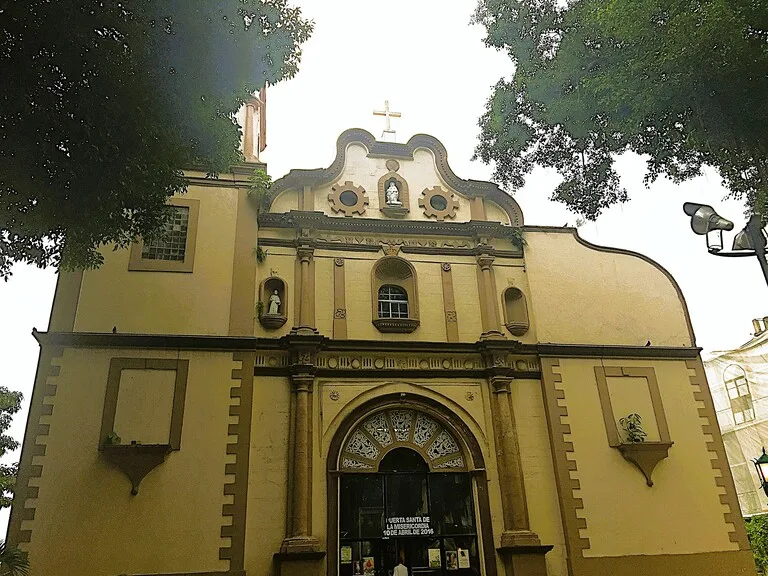 パナマシティのサンタアナ広場（Plaza Santa Ana）